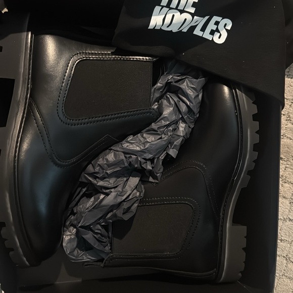 THE KOOPLES Chelsea leather boots (men’s )